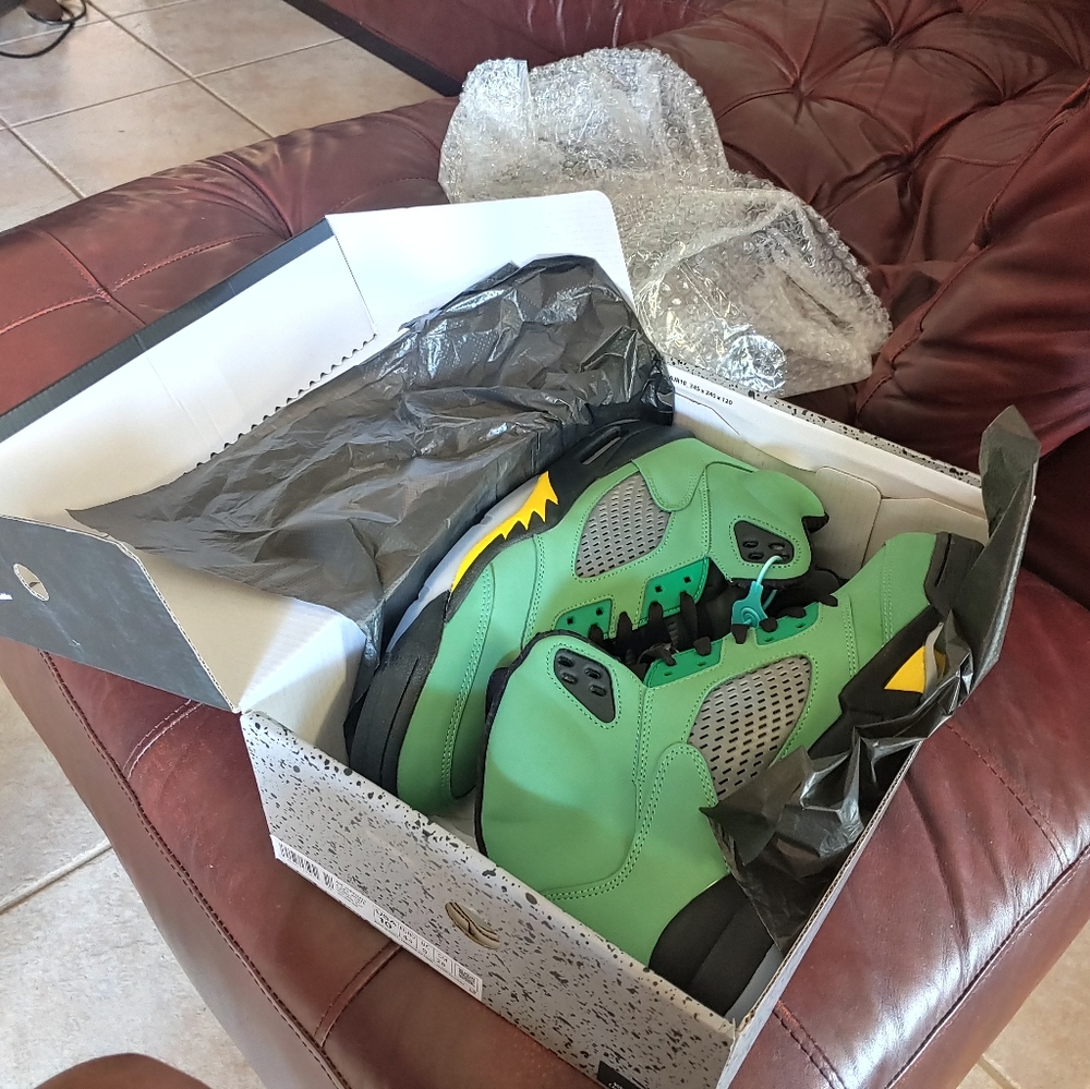 Sneakers - Picture 3 of 3